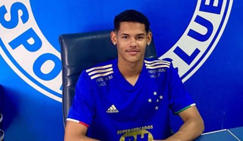 Ítalo Isaac assina primeiro contrato com o Cruzeiro