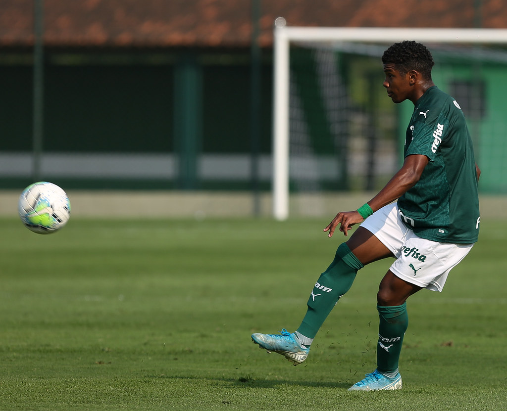 Palmeiras rescinde contrato com atacante do time sub-20