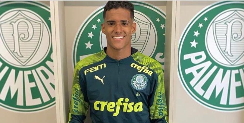 Palmeiras exerce direito e compra zagueiro