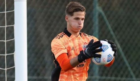 Goleiro comunica saída do São Paulo