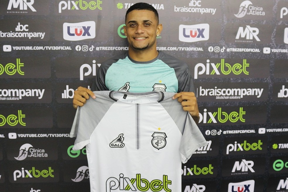 Treze oficializa contratação de atacante