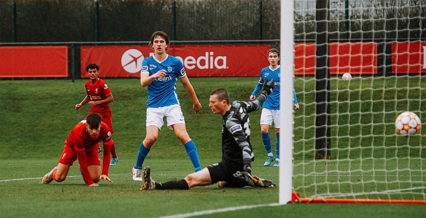 Liverpool-ING triunfa nos pênaltis e está nas quartas da Uefa Youth League