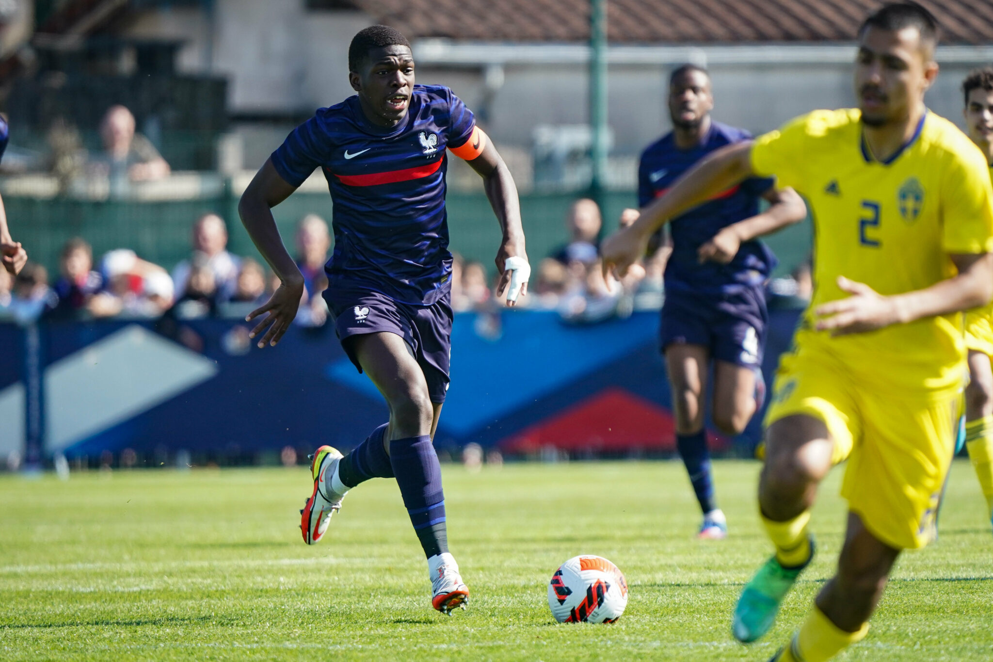 França goleia Suécia em estreia na segunda fase das eliminatórias para a Euro Sub-19