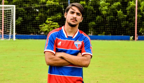 Fortaleza apresenta ex-atacante do Cruzeiro