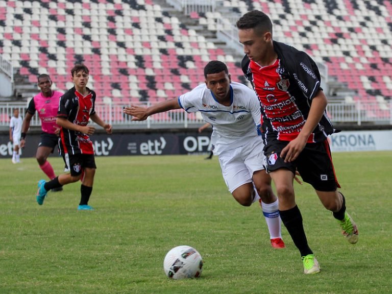 Catarinense Sub-15 começa sem triunfo dos mandantes