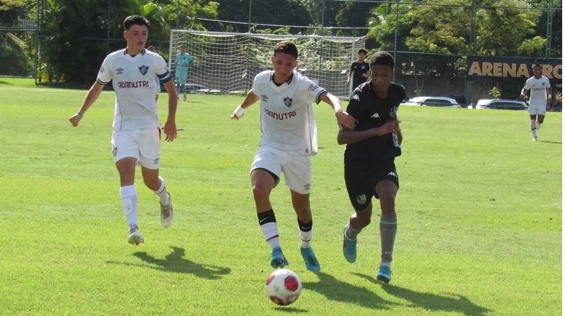 Botafogo e Fluminense empatam na ida da semifinal da Copa Rio Sub-15