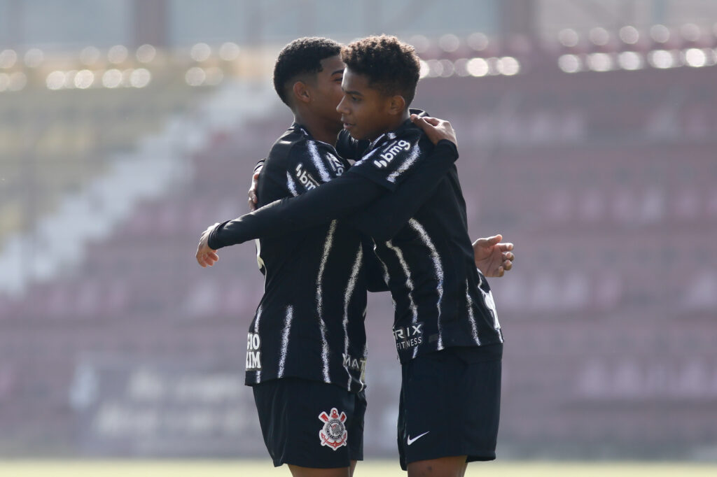 Corinthians aplica 8 a 1 no Grêmio Osasco e segue 100% no Paulista Sub-15