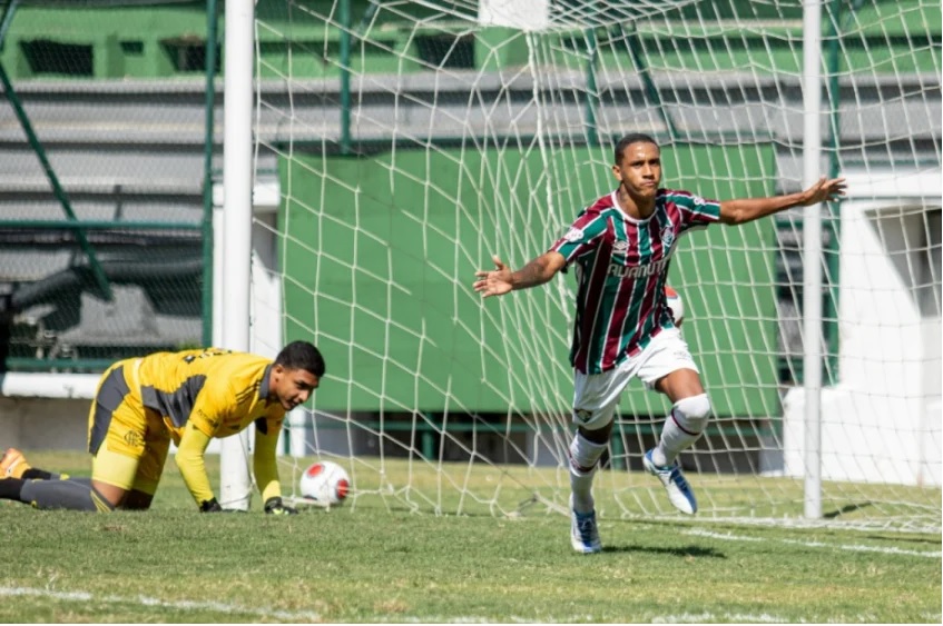 Fluminense vence clássico e pula para a vice-liderança no Carioca Sub-20