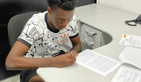 Corinthians contrata zagueiro para o time sub-17