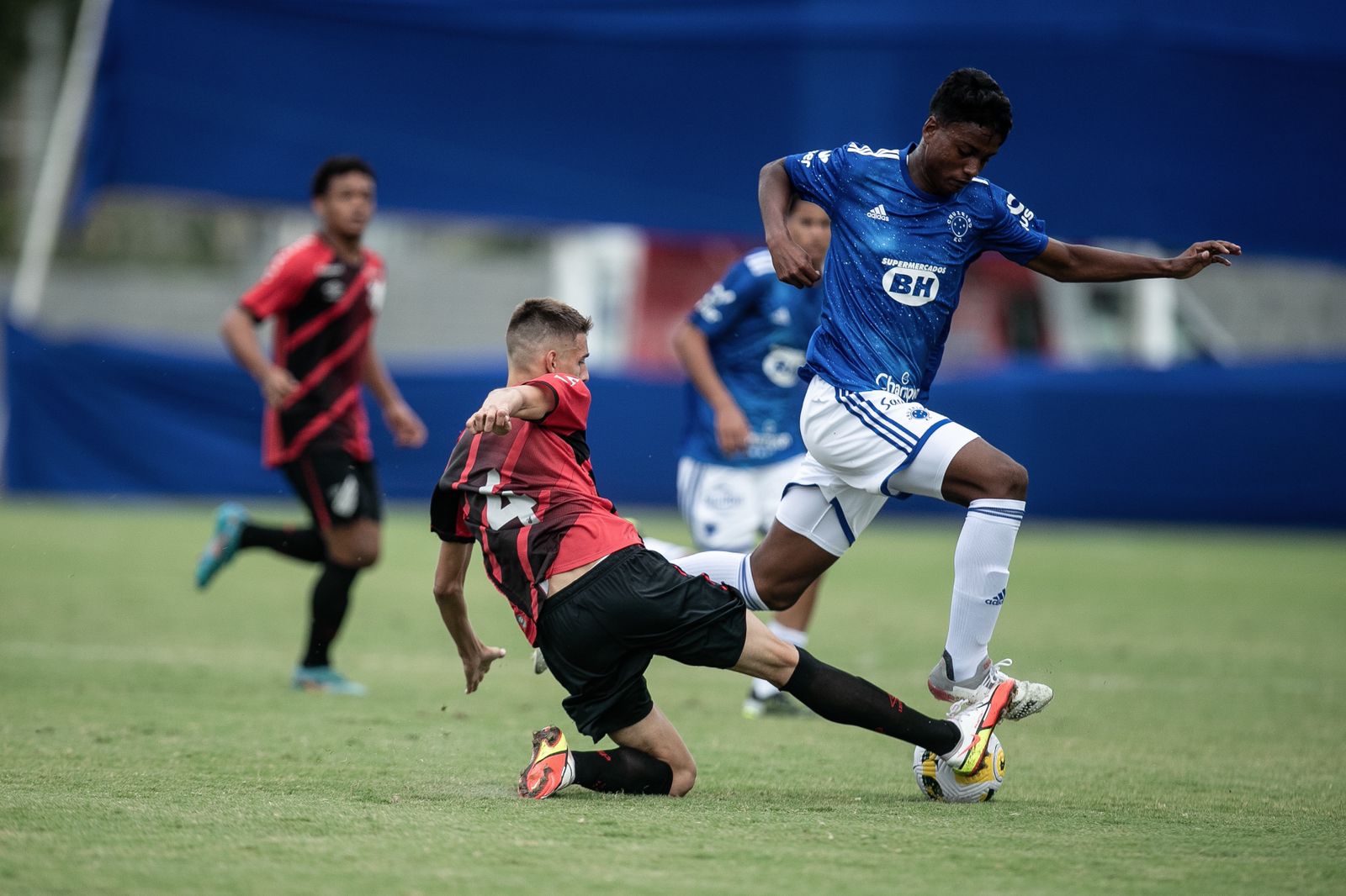 Cruzeiro sai na frente do Athletico-PR na Copa do Brasil Sub-17