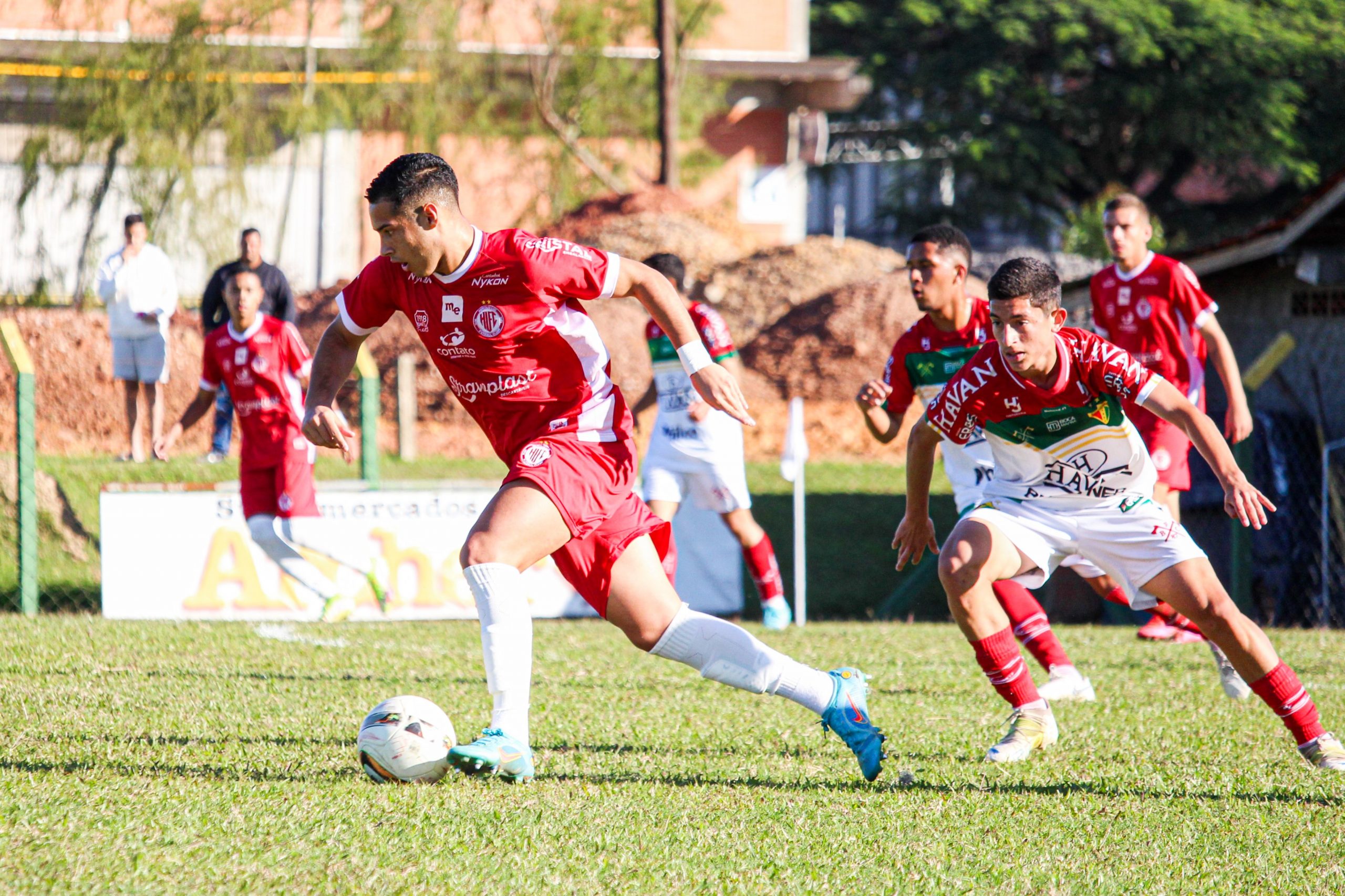 Brusque e Hercílio Luz não saem do zero na ida das quartas da Copa SC Sub-20