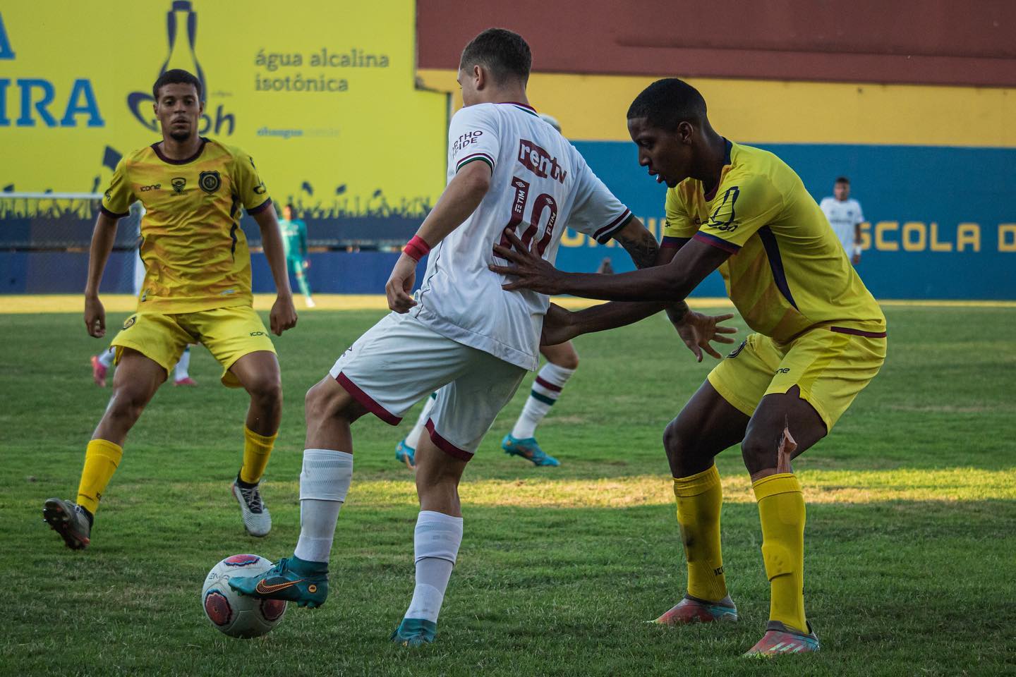 Madureira e Fluminense empatam na ida da semifinal do Carioca Sub-20