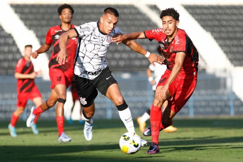 Corinthians inicia Brasileiro Sub-20 com derrota em casa para o Athletico-PR