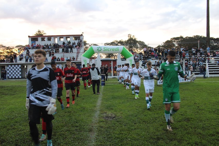 Coritiba goleia time anfitrião na abertura do 41° EFIPAN