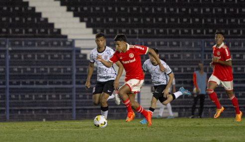 Jogo de abertura do Brasileiro Sub-17 entre Corinthians e Inter termina empatado