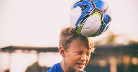 IFAB proíbe lances de cabeça em jogos de menores de 12 anos
