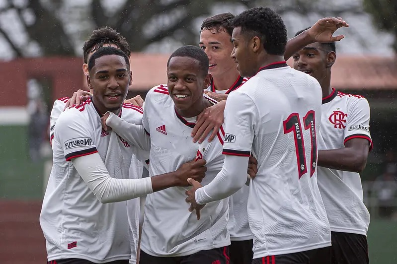 Flamengo vence Cruzeiro e pula para a vice-liderança no Brasileiro Sub-17