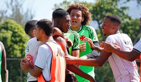 Vasco vence Fla fora de casa com gol nos acréscimos pelo Carioca Sub-17