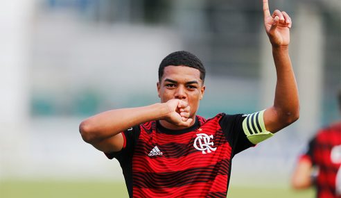 Flamengo vence Internacional e vai à semifinal do Brasileiro Sub-20