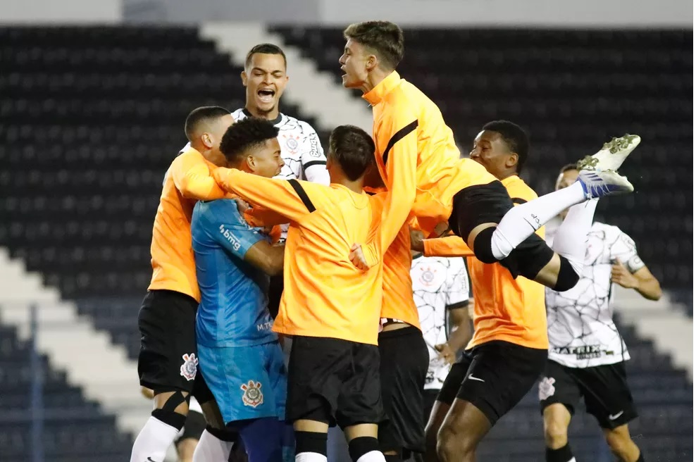 Corinthians despacha América-MG nos pênaltis e vai à semi do Brasileiro Sub-20