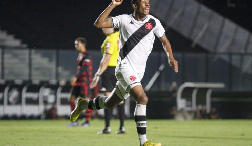 Vasco bate Flamengo por 2 a 0 e se aproxima da classificação no Brasileiro Sub-17