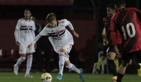 Líder Athletico-PR goleia São Paulo fora de casa pelo Brasileiro Sub-17