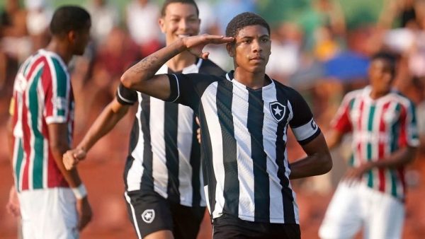 Botafogo ganha clássico contra o Fluminense fora de casa pelo ...