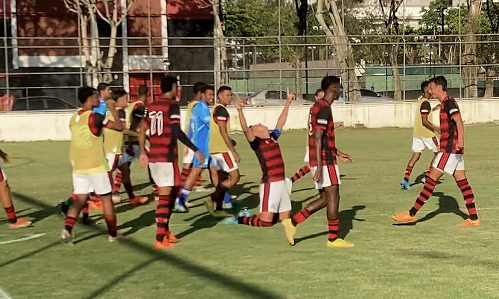 Flamengo vence Atlético-MG e assume ponta do seu grupo no Brasileiro Sub-17