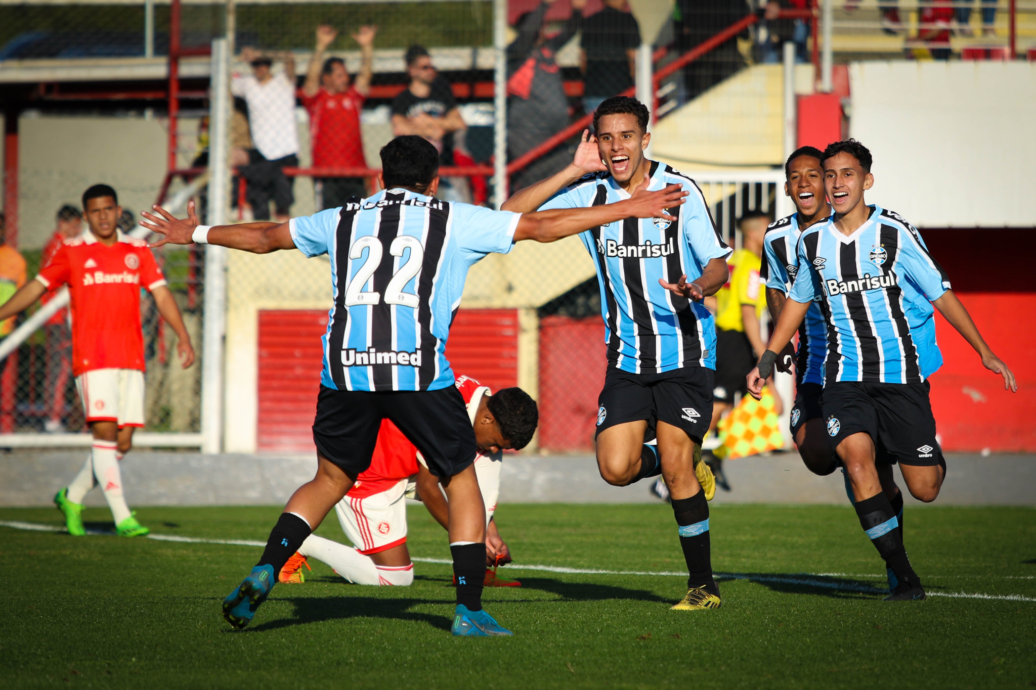 Grêmio goleia Inter em clássico gaúcho pelo Brasileiro Sub-17