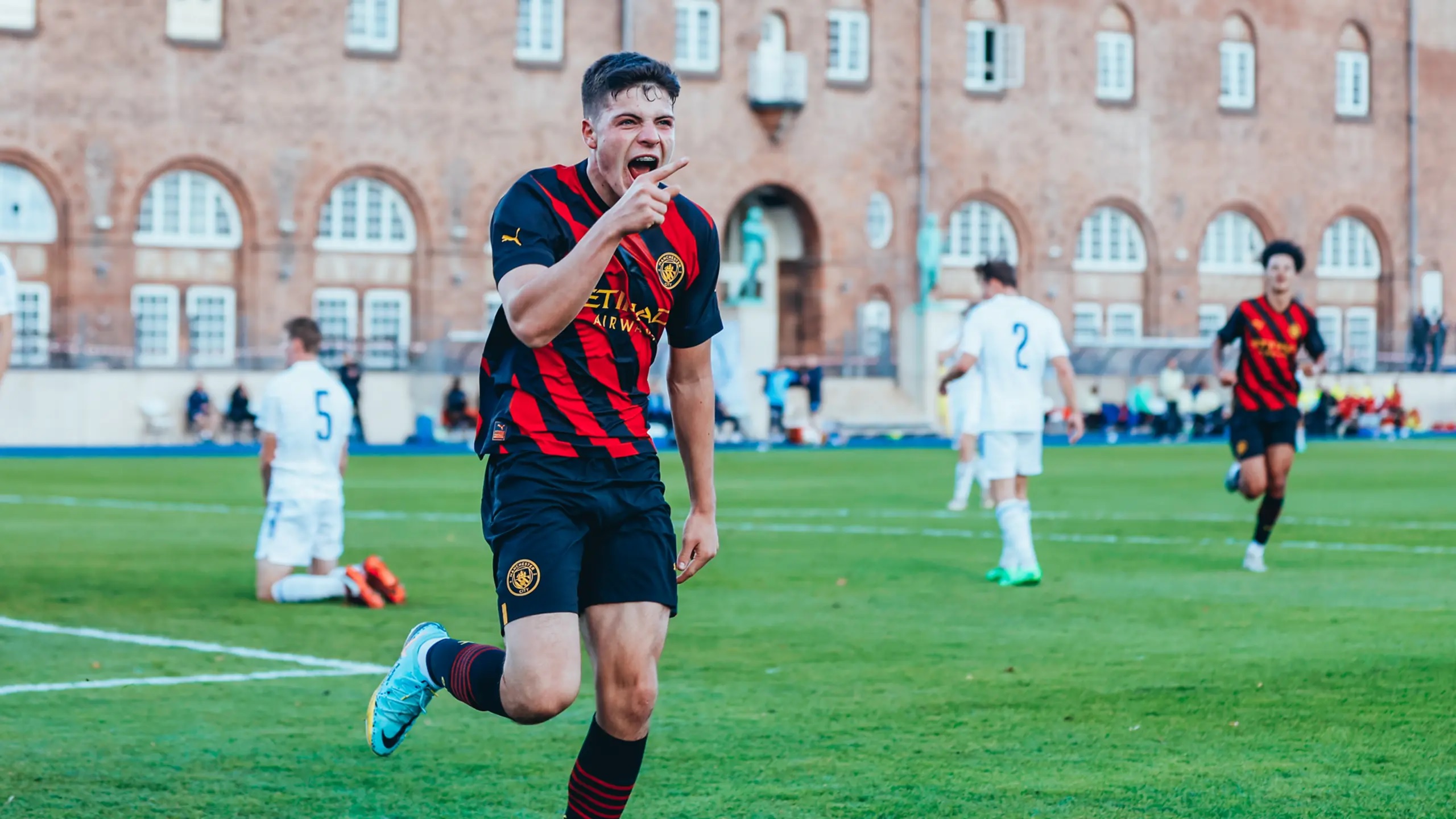 Man City bate København e pula para a ponta isolada do Grupo G da UYL