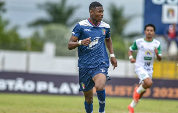 Bahia contrata lateral de 17 anos