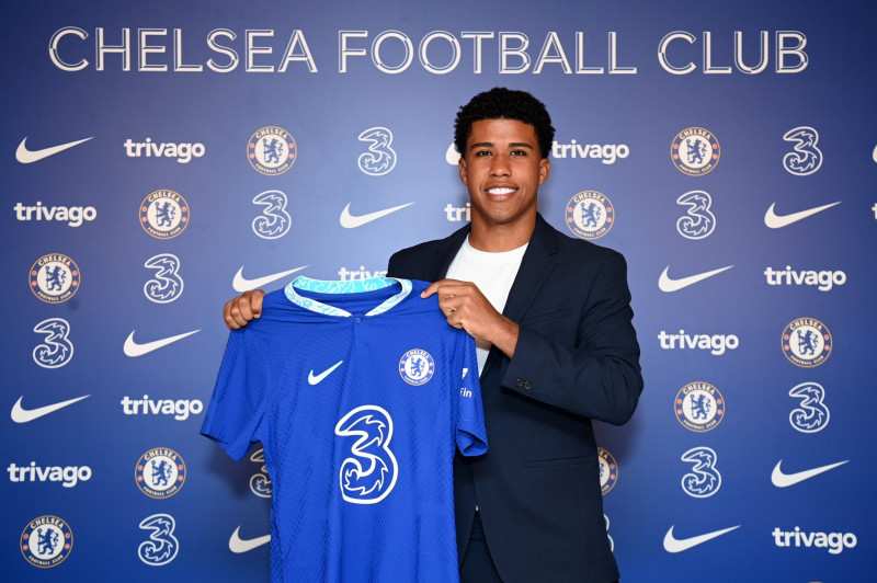 Chelsea-ING gasta mais de cem milhões de euros em quatro jovens