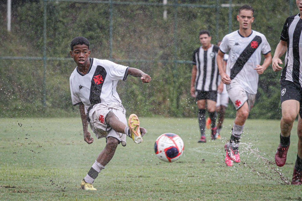 Fluminense e Botafogo saem em vantagem nas semifinais da Copa Rio Sub-16