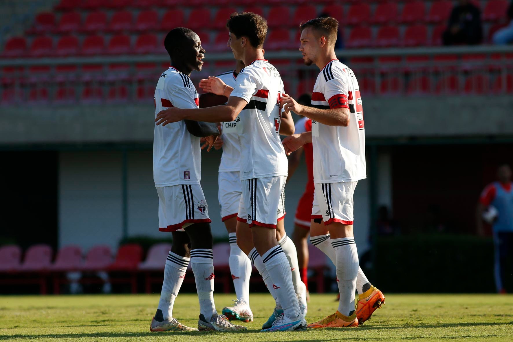 São Paulo mete 3 a 0 no Audax pelo Paulista Sub-20