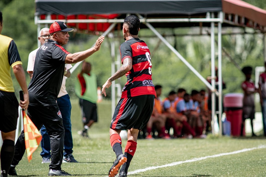 Vitória mete 3 a 0 no Doce Mel pelo Baiano Sub-20