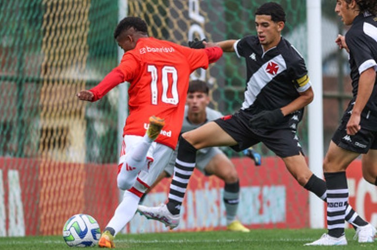 Vasco e Athletico-PR seguem 100% na Copa Nike