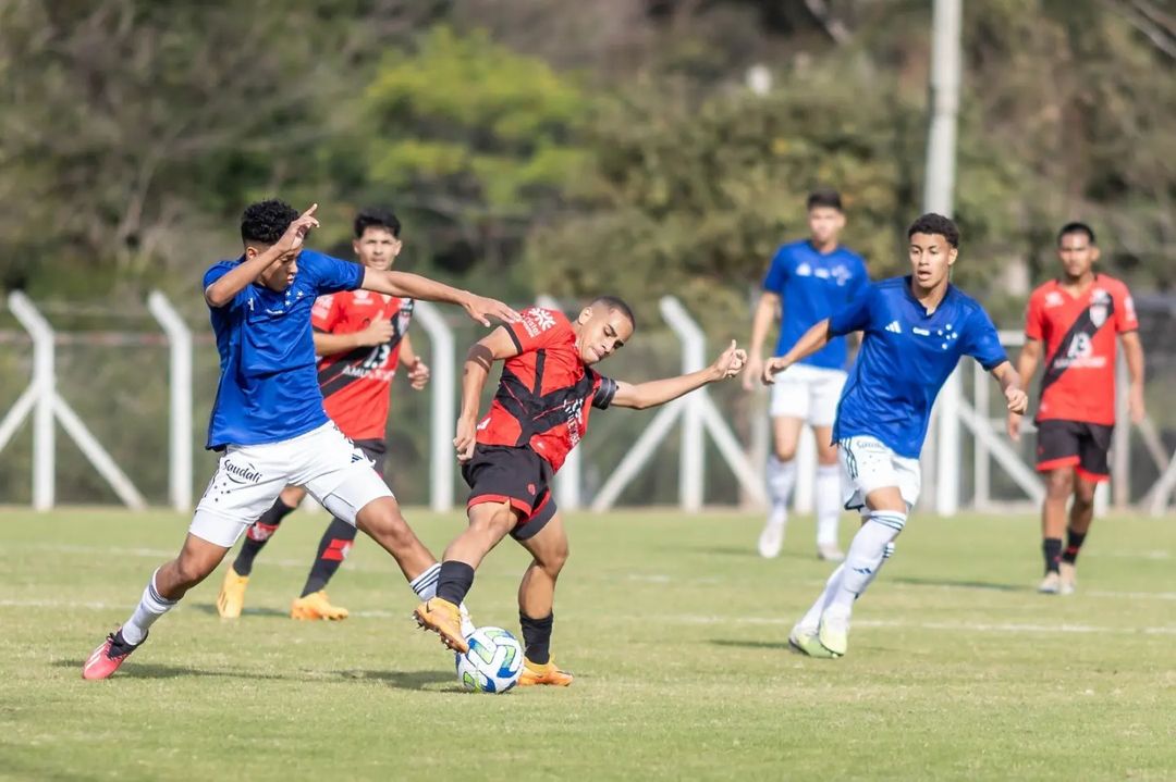 Cruzeiro vence a primeira no Brasileiro Sub-17