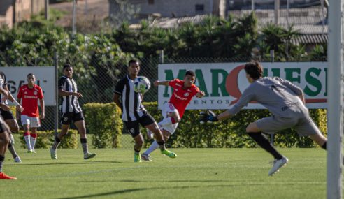 Internacional bate Botafogo de virada no Brasileiro Sub-17