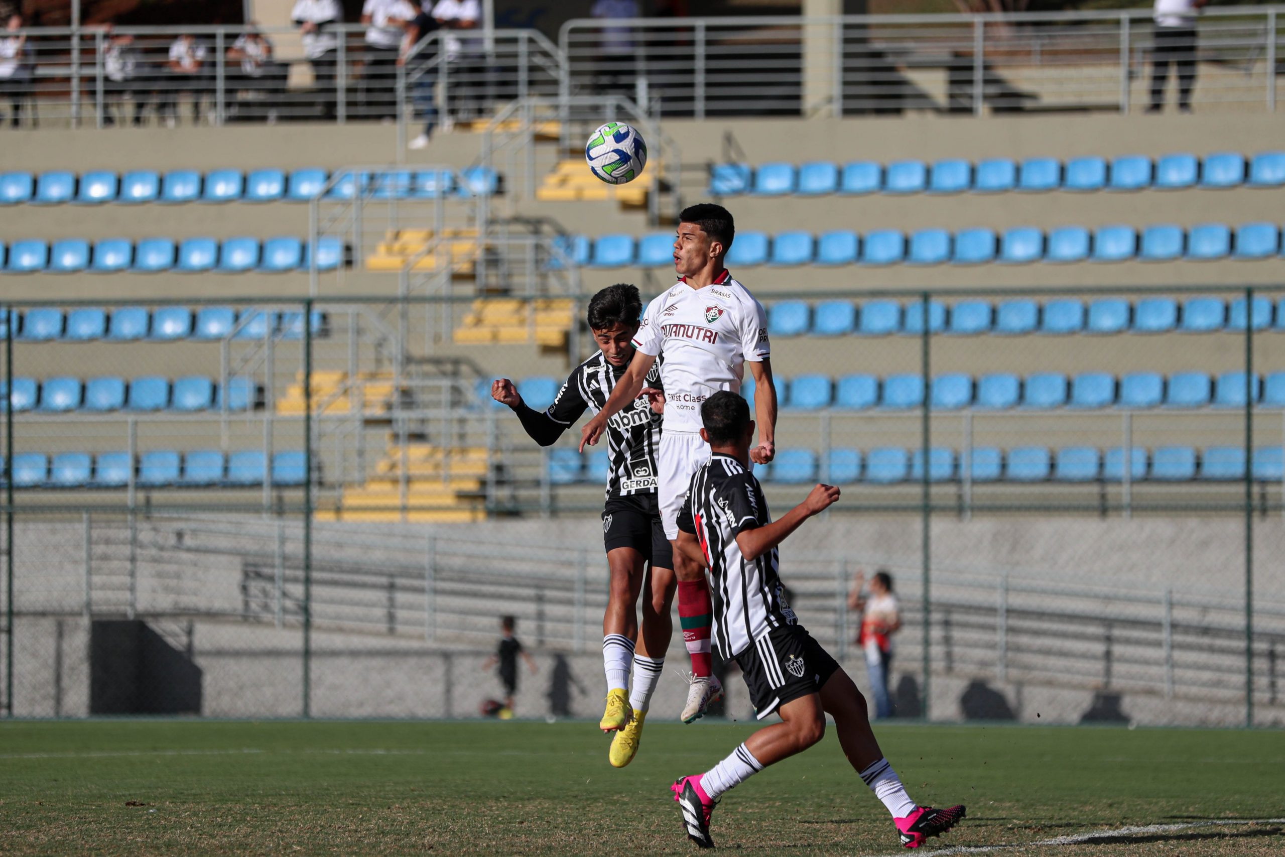 Fluminense vira nos acréscimos sobre o Atlético-MG, pelo Brasileiro Sub-17