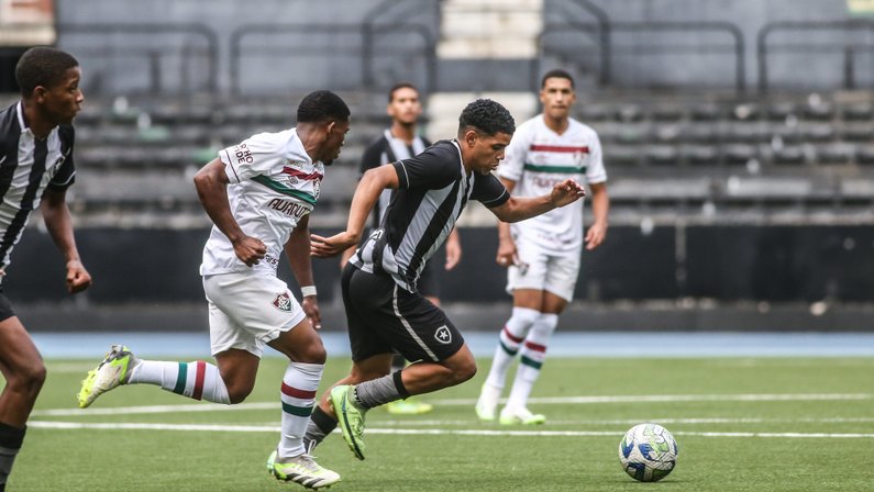 Clássico entre Botafogo e Fluminense pelo BR Sub-17 termina empatado