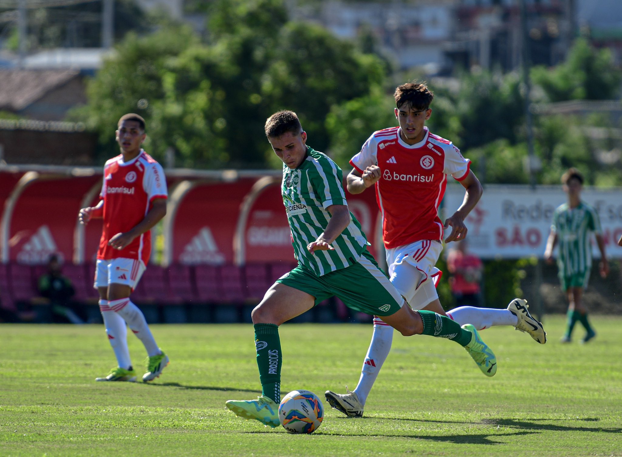 Internacional e Juventude empatam em estreia no Gaúcho Sub-17