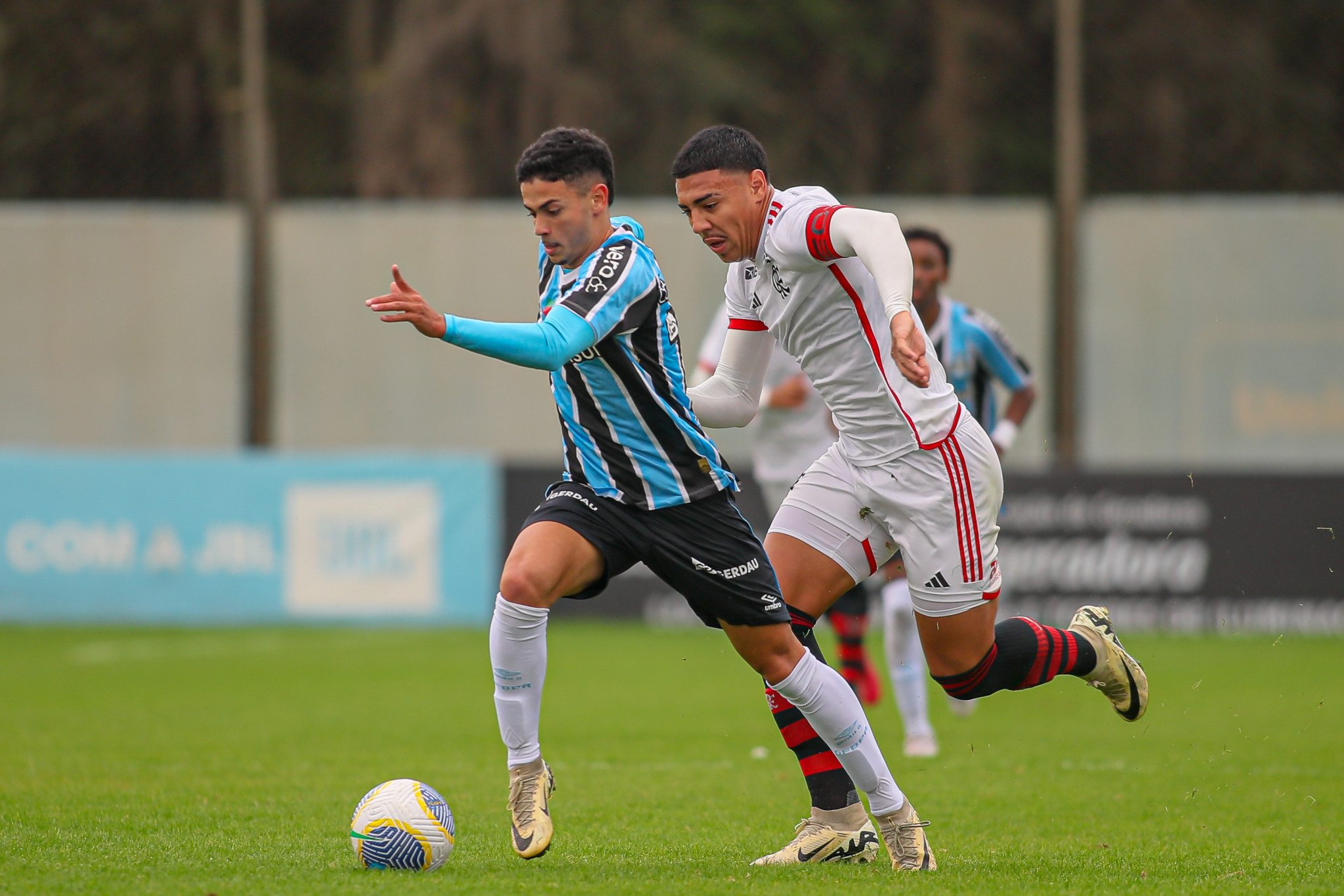 Flamengo vence Grêmio, de virada, pelo Brasileiro Sub-20