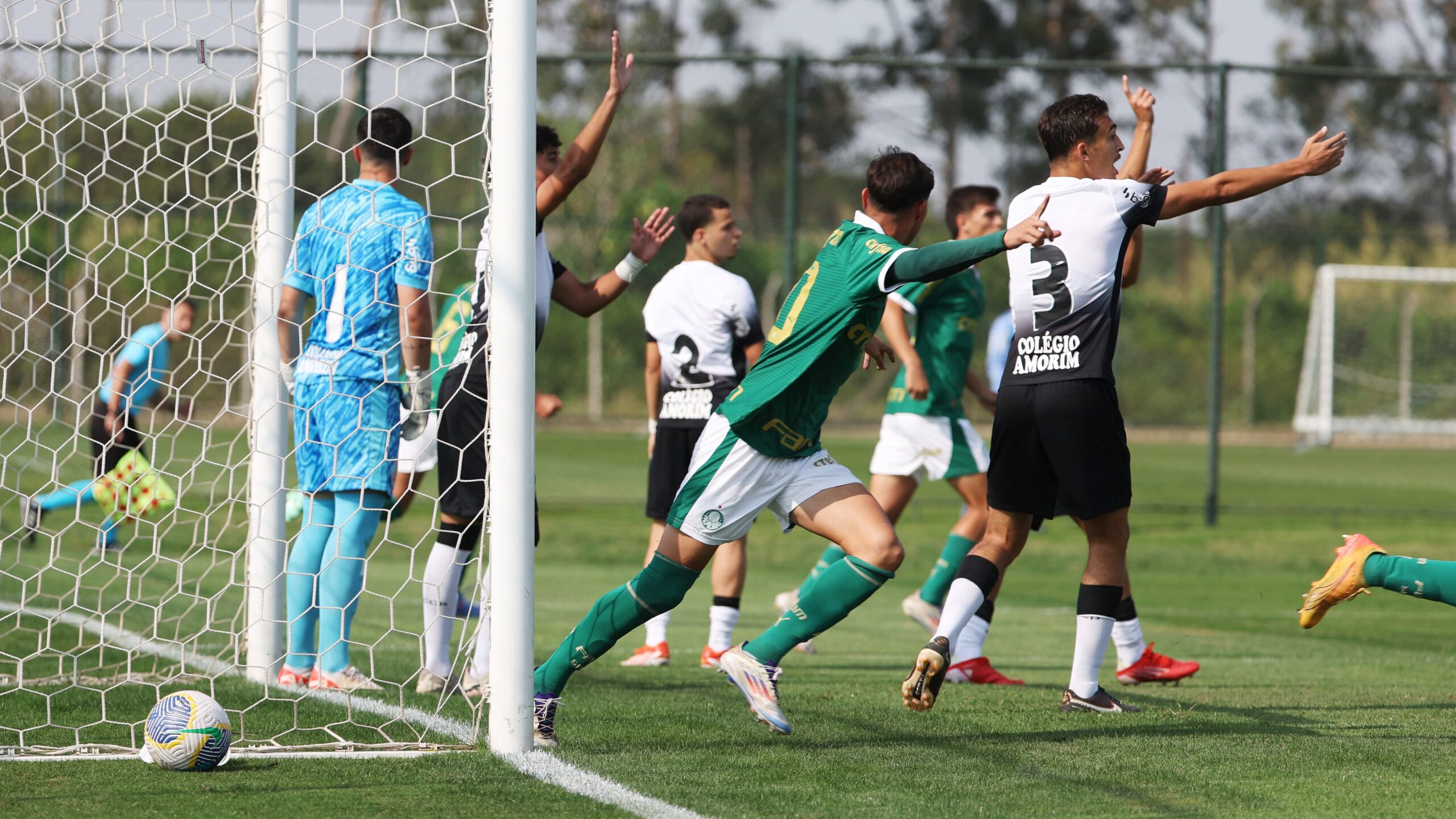 Palmeiras elimina Corinthians e vai à semifinal do Brasileiro Sub-17