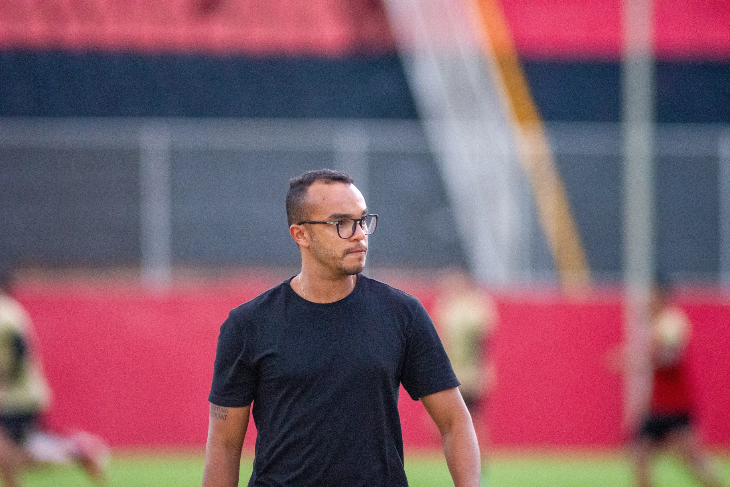 Lutti Pereira explica como a Academia do Leão facilita a transição para a base do Vitória