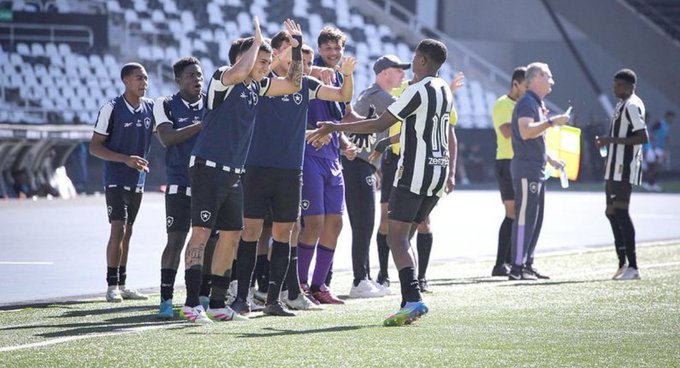 Botafogo goleia Flamengo e é finalista da Copa Rio Sub-20
