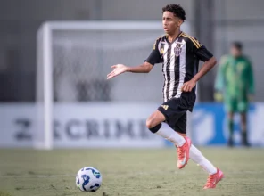 Galo blinda promessa da base com multa de quase R$ 400 milhões, crava Itatiaia