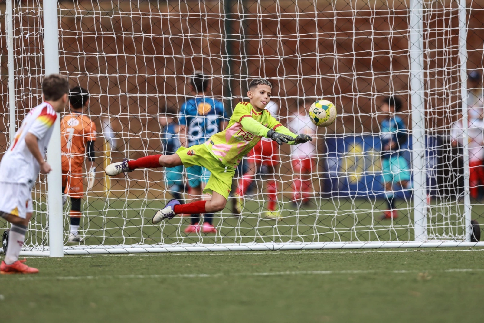Danicup começa com mais de mil gols e clima de integração entre famílias e atletas