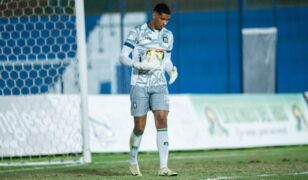 Ex-Vasco, goleiro se destaca pelo Inter de Minas e mira sucesso de Hugo Souza