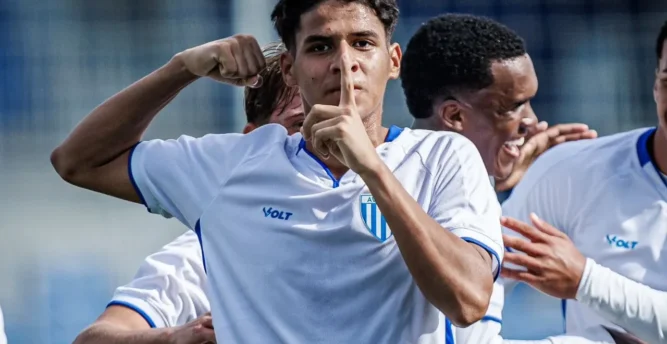 Avaí: Weillon supera lesão e mira destaque na temporada