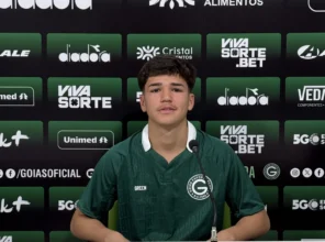 Goiás acerta a contratação de Vitor Adriano, joia do futebol paranaense